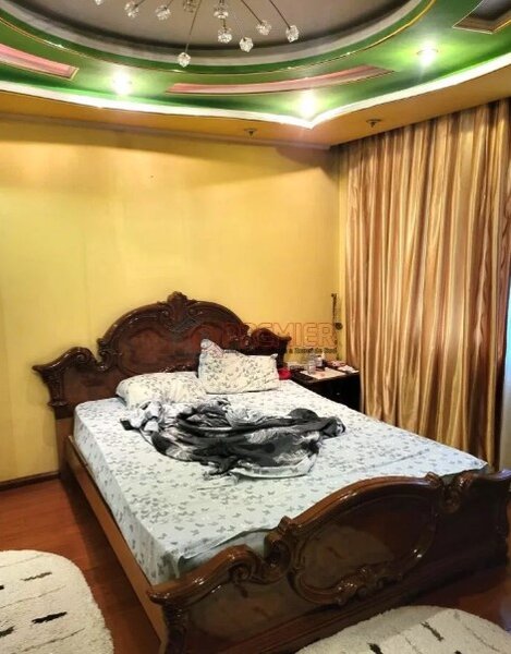 Straja, Piata Resita,