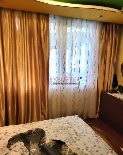 Straja, Piata Resita,