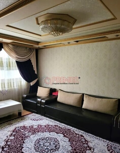 Straja, Piata Resita,